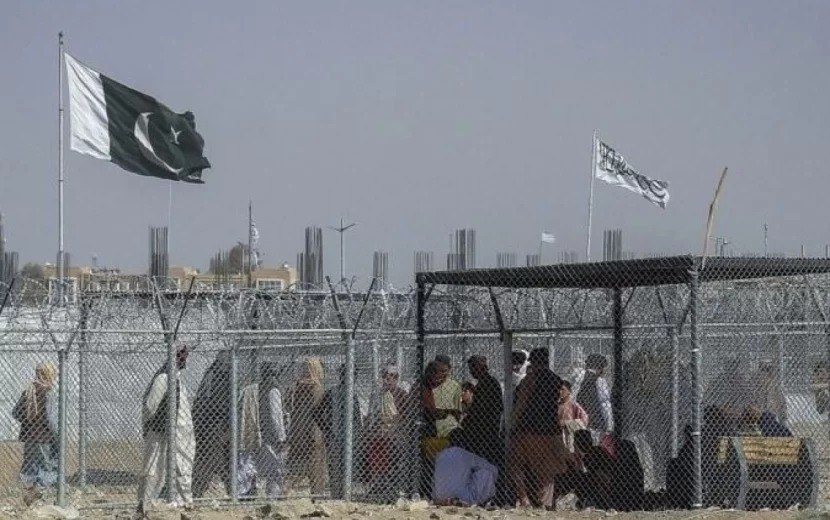 Əfqanıstan və Pakistan arasında şiddətli döyüşlər BAŞLADI - VİDEO Əfqanıstan və Pakistan arasında şiddətli döyüşlər BAŞLADI - VİDEO