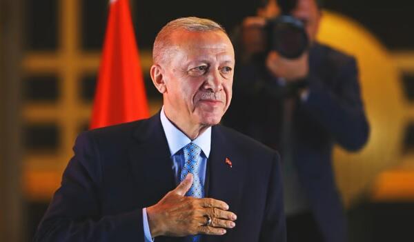 Ərdoğan Laçında bu mahnını Çinarə ilə birgə oxudu – VİDEO Ərdoğan Laçında bu mahnını Çinarə ilə birgə oxudu – VİDEO