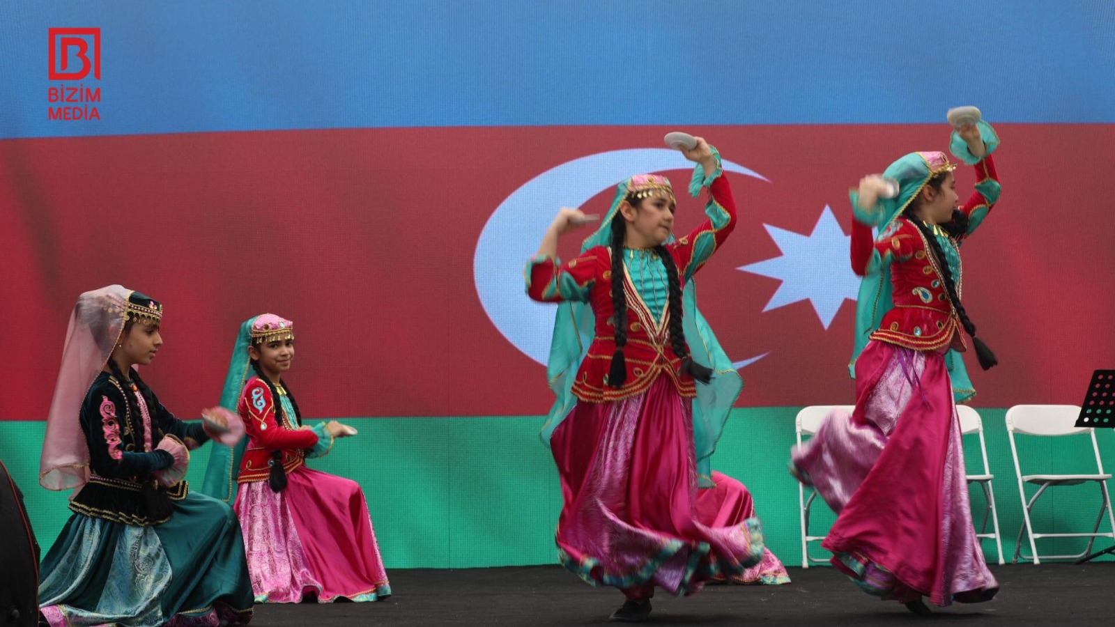 "Nəlbəki" və "Bayraq" rəqsləri Kitab Festivalında böyük maraqla qarşılandı – FOTO
