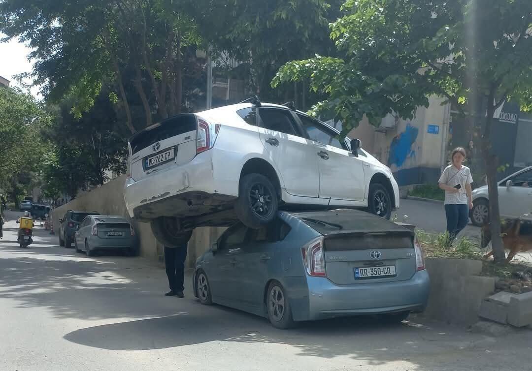 "Prius"ların iştirakı ilə qəribə QƏZA "Prius"ların iştirakı ilə qəribə QƏZA