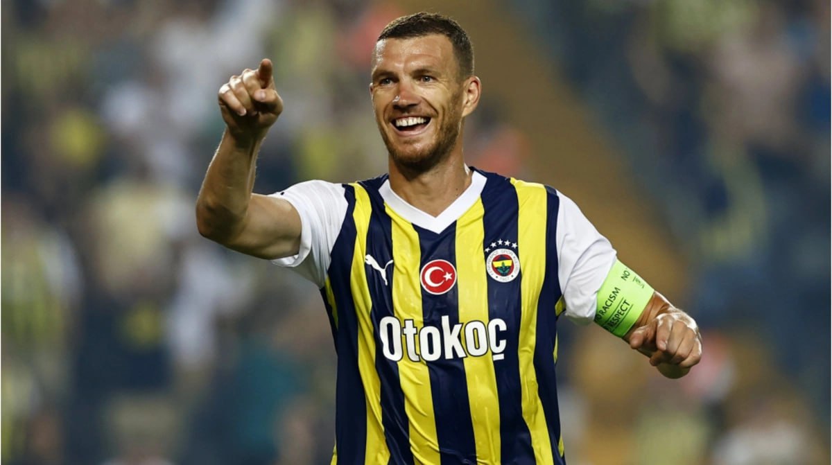 Kapitan “Fənərbağça”dan GEDİR