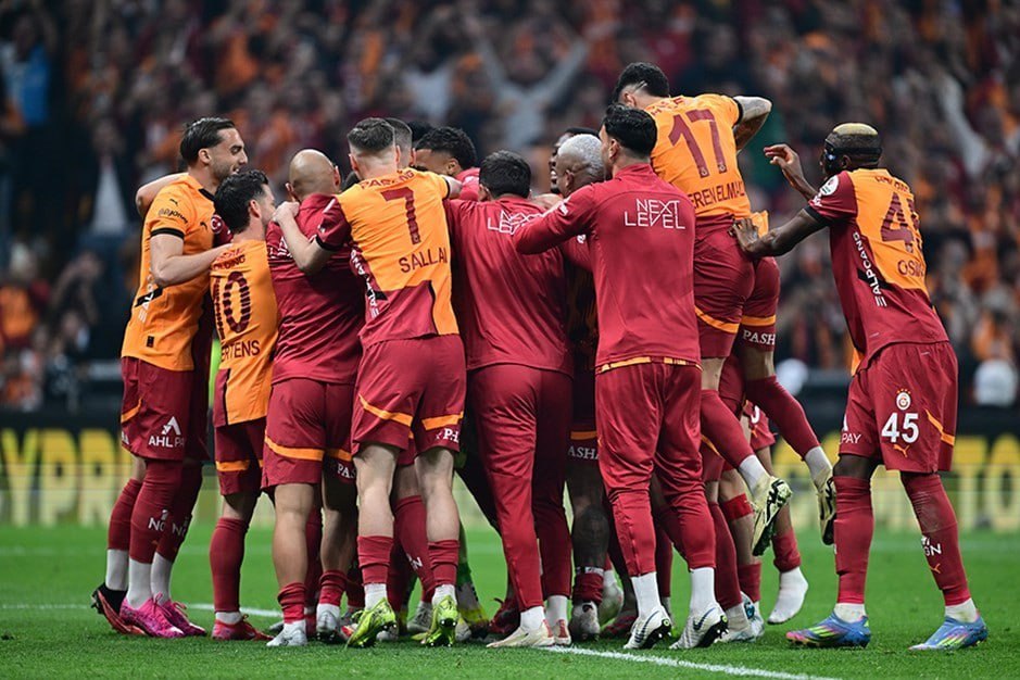 “Qalatasaray” mövsümü qələbə ilə başa vurdu - VİDEO