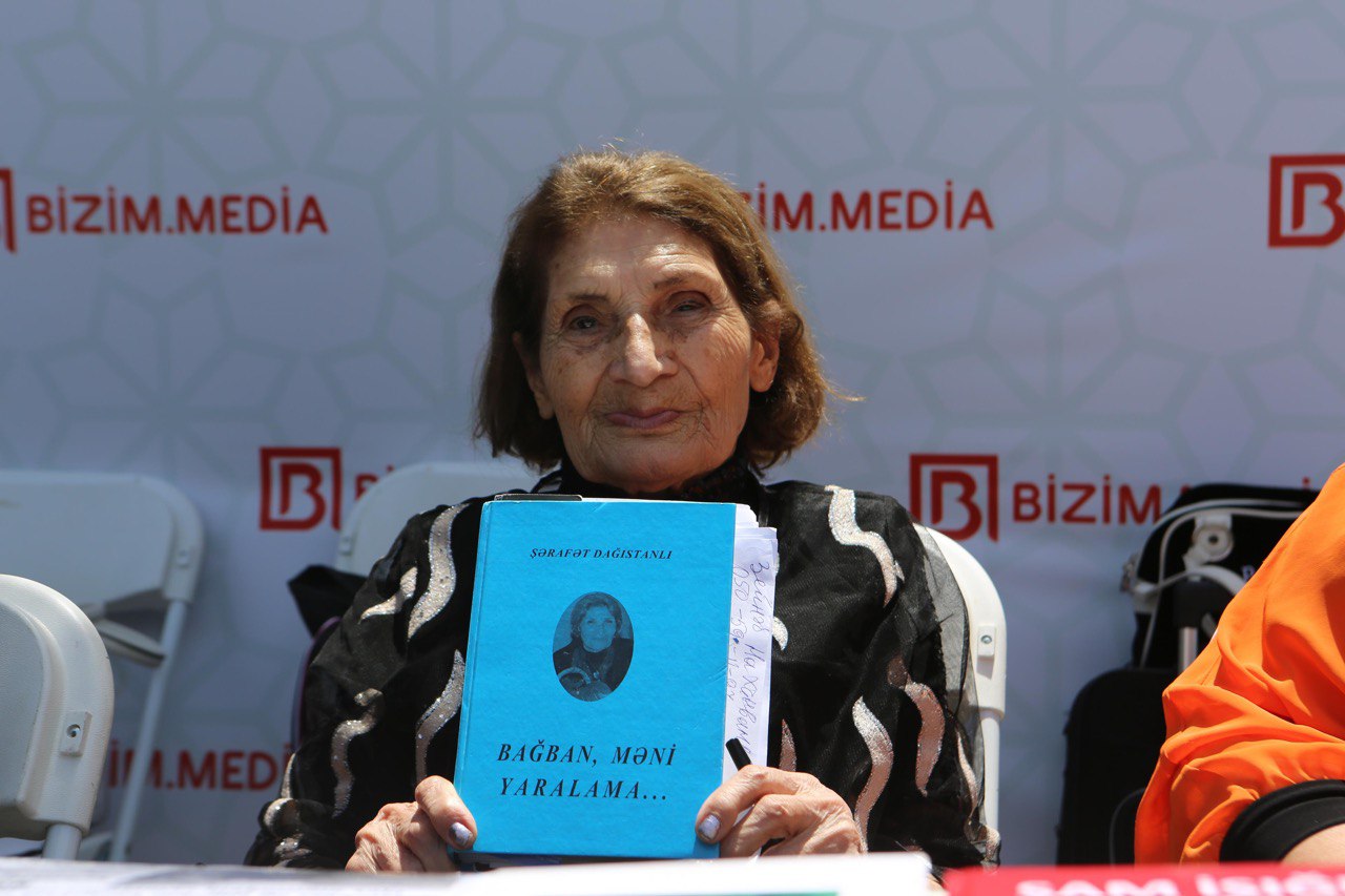 Şərafət Dağıstanlının kitabları maraqla qarşılandı – FOTO