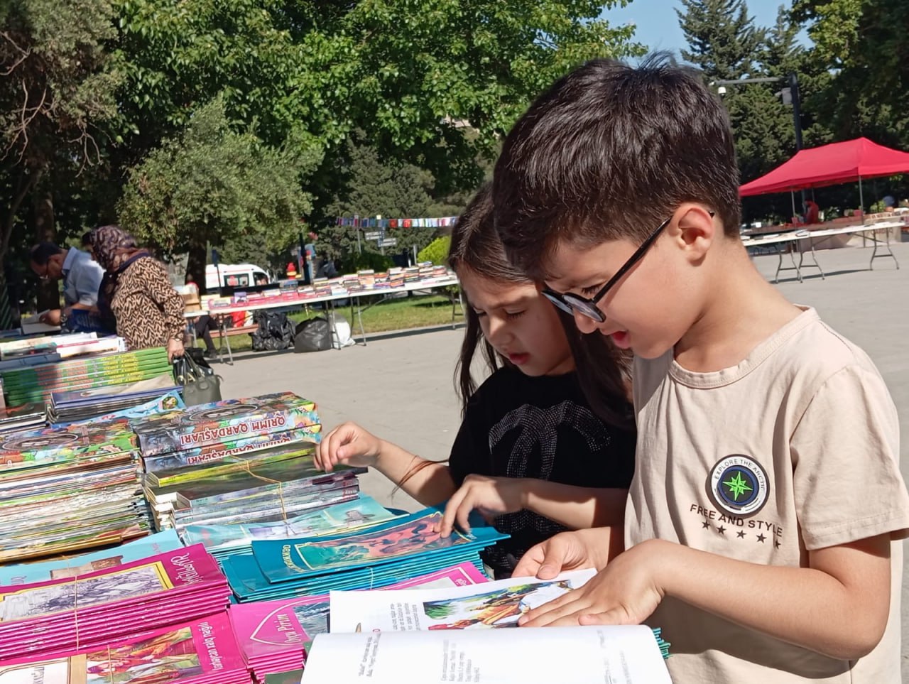 Uşaqların kitaba sevgisi festivala rəng qatdı - FOTO