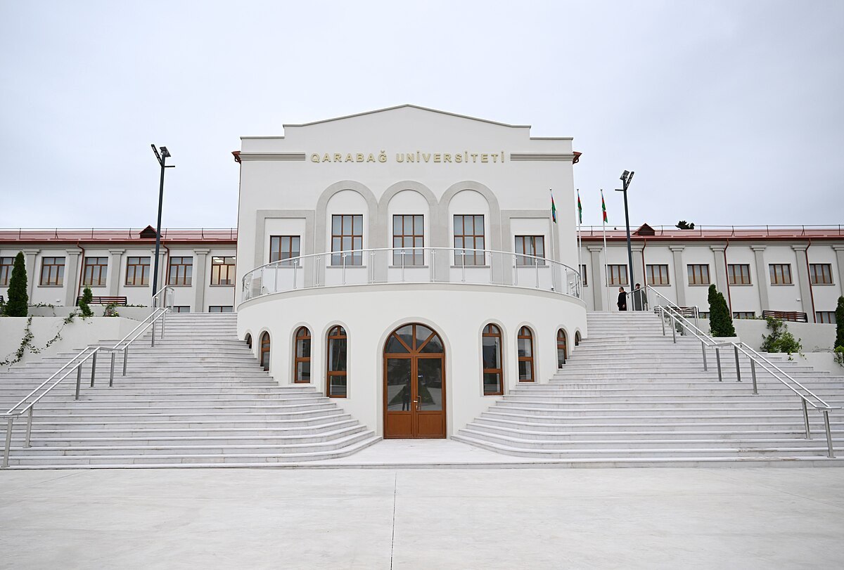Qarabağ Universitetinə 1000 ədəd kitab hədiyyə edildi - FOTO