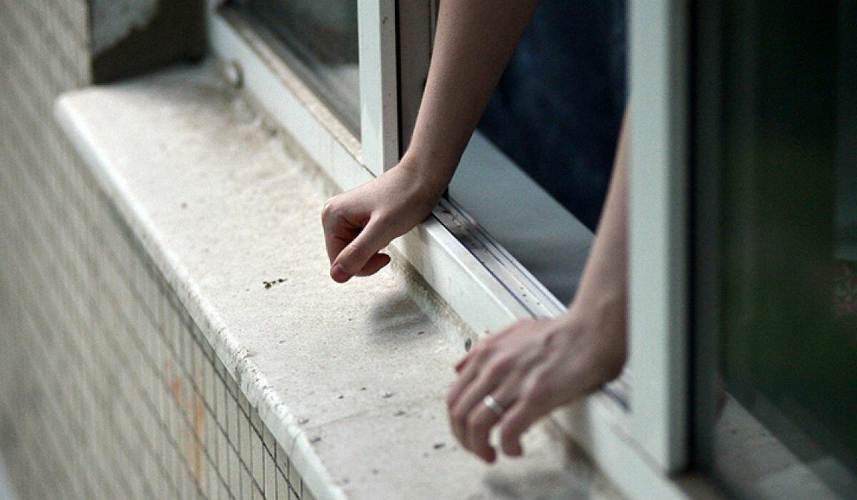 32 yaşlı kişi 5-ci mərtəbədən yıxılaraq VƏFAT ETDİ 32 yaşlı kişi 5-ci mərtəbədən yıxılaraq VƏFAT ETDİ