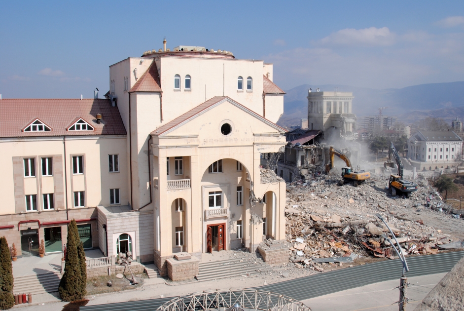 Xankəndi, Xocalı və Ağdərədə qanunsuz tikililər sökülür