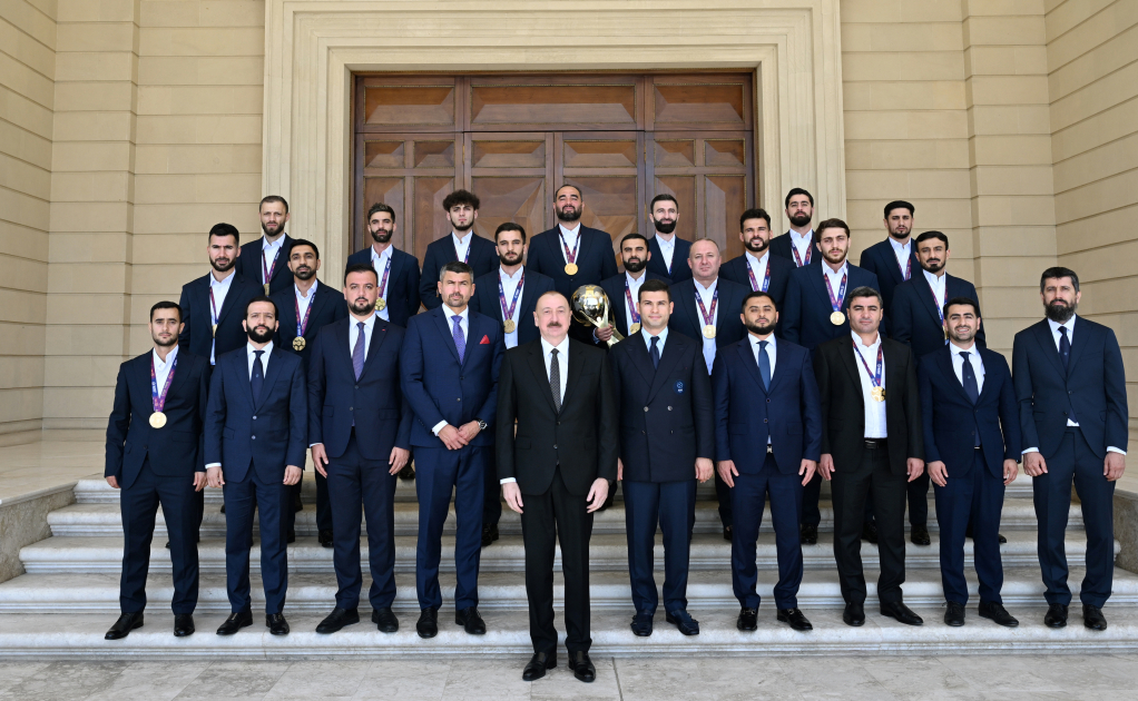 Prezident: “Milli komandamız sırf Azərbaycanda doğulub boya-başa çatmış gənclərdən ibarətdir” Prezident: “Milli komandamız sırf Azərbaycanda doğulub boya-başa çatmış gənclərdən ibarətdir”