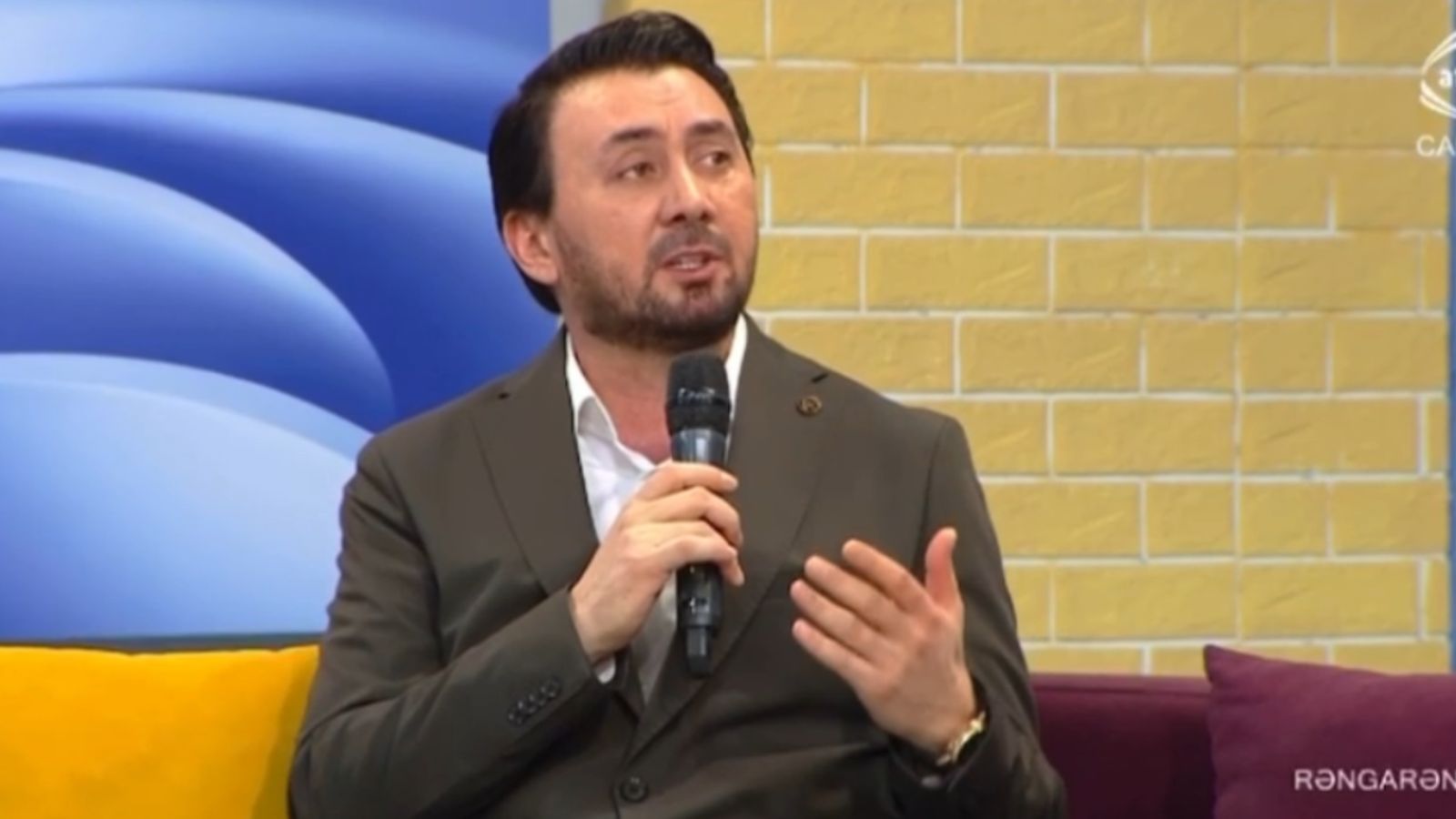Aqşin Fatehdən iddialı AÇIQLAMA: “Bir ilə 100 min manat xərcləyirəm” - VİDEO Aqşin Fatehdən iddialı AÇIQLAMA: “Bir ilə 100 min manat xərcləyirəm” - VİDEO
