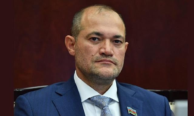 “Azərbaycanda hər kəs ustadır” – Razi Nurullayev