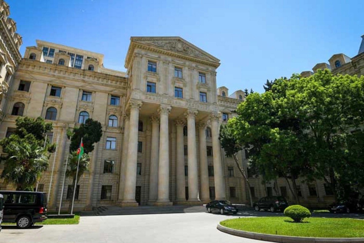 Azərbaycan diplomatlarının xidməti vəsiqəsinin nümunəsi təsdiqləndi - FOTO Azərbaycan diplomatlarının xidməti vəsiqəsinin nümunəsi təsdiqləndi - FOTO