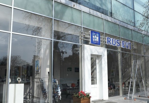 Moskva Bakını “Rus Evi”nin açılmasına görə razı salmağa çalışır