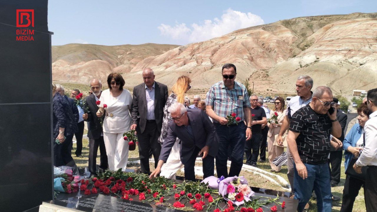 Xızı rayonunda Mikayıl Müşfiqin xatirəsi ANILDI - FOTO Xızı rayonunda Mikayıl Müşfiqin xatirəsi ANILDI - FOTO