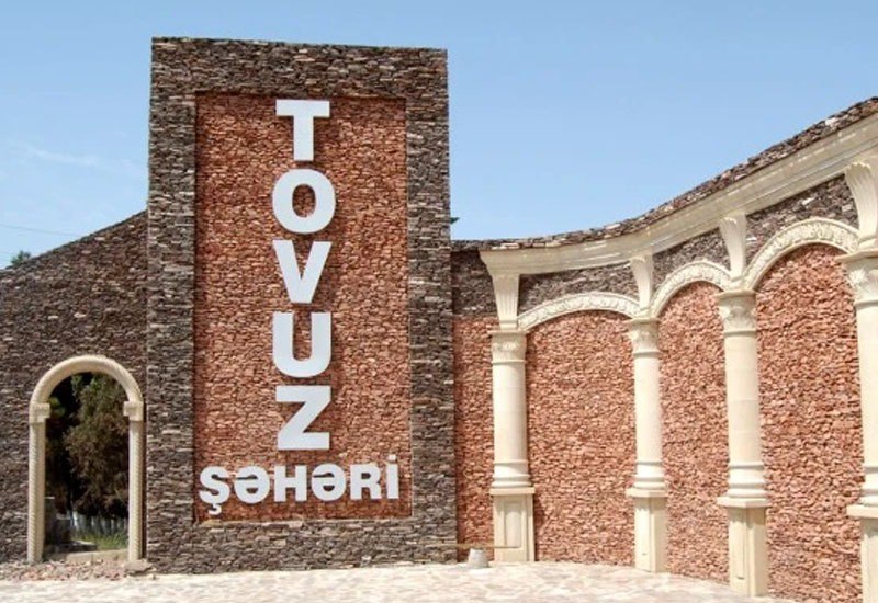 Tovuzda dəhşətli AİLƏ FACİƏSİ – Oğul anasını öldürüb, bacısını isə YARALAYIB evi yandırdı