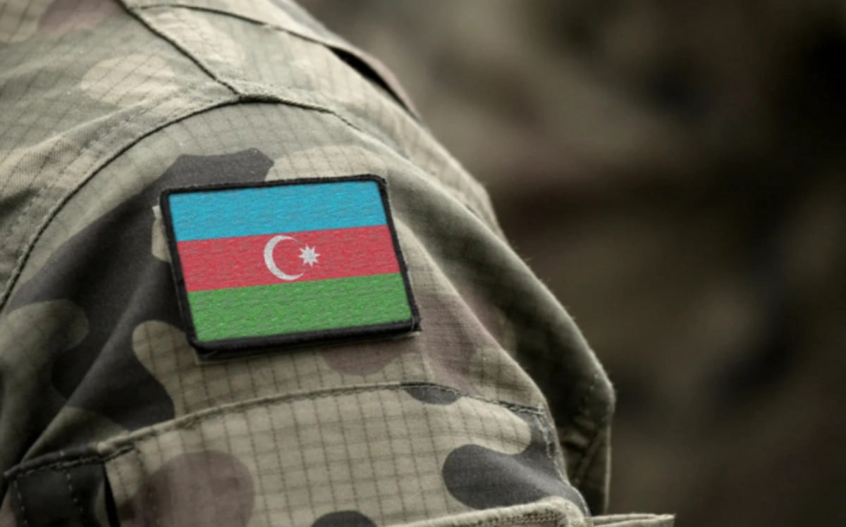 Naxçıvanda qanunsuz hərbi forma geyinən şəxs CƏRİMƏLƏNDİ