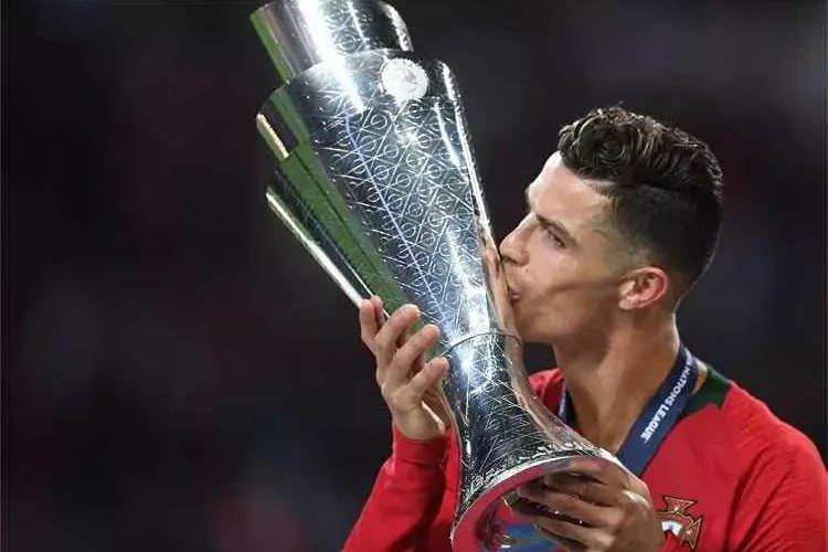 Ronaldo dünya rekordunu yenilədi