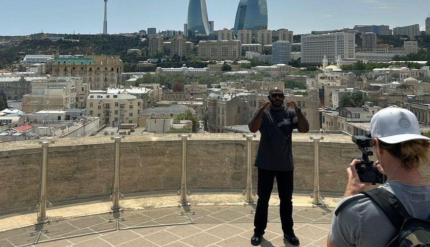 Məşhur UFC ulduzu Bakıda! - FOTO