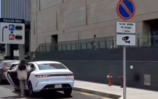 Artıq “Gənclik Mall”un qabağında taksiyə minib-düşə biləcəyik – VİDEO Artıq “Gənclik Mall”un qabağında taksiyə minib-düşə biləcəyik – VİDEO
