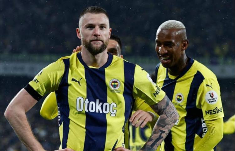 “Qalarasaray” “Fənərbağça”nın üzvü üçün danışıqlara BAŞLADI “Qalarasaray” “Fənərbağça”nın üzvü üçün danışıqlara BAŞLADI