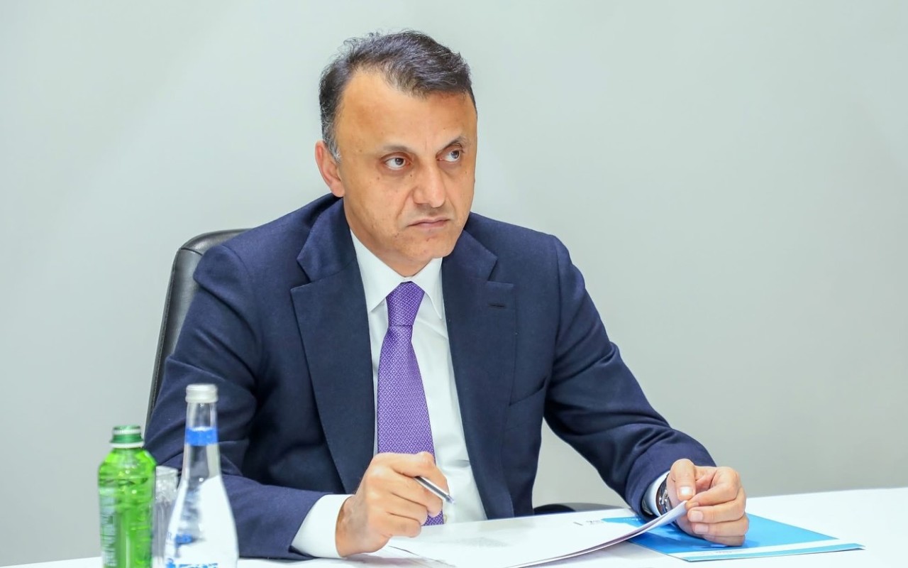 Vüqar Qurbanov ad günü şənliyi keçirən şöbə müdirini işdən qovdu - FOTO Vüqar Qurbanov ad günü şənliyi keçirən şöbə müdirini işdən qovdu - FOTO