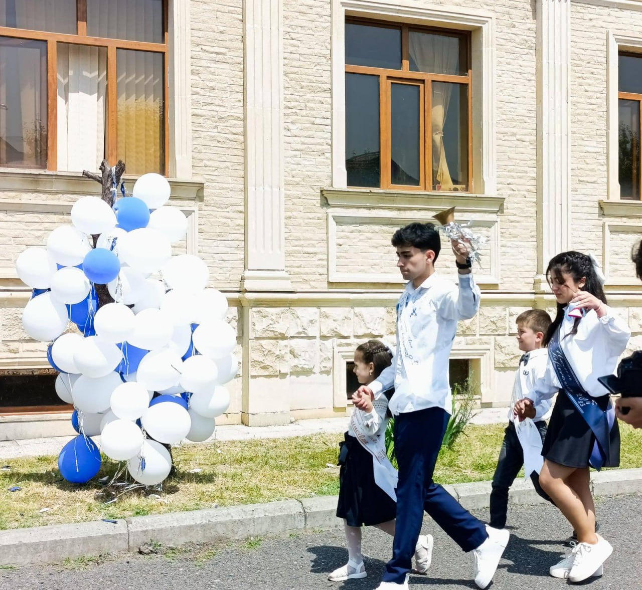 Şimal-qərb bölgəsində 5800 məzun üçün “Son Zəng” ÇALINDI - FOTO