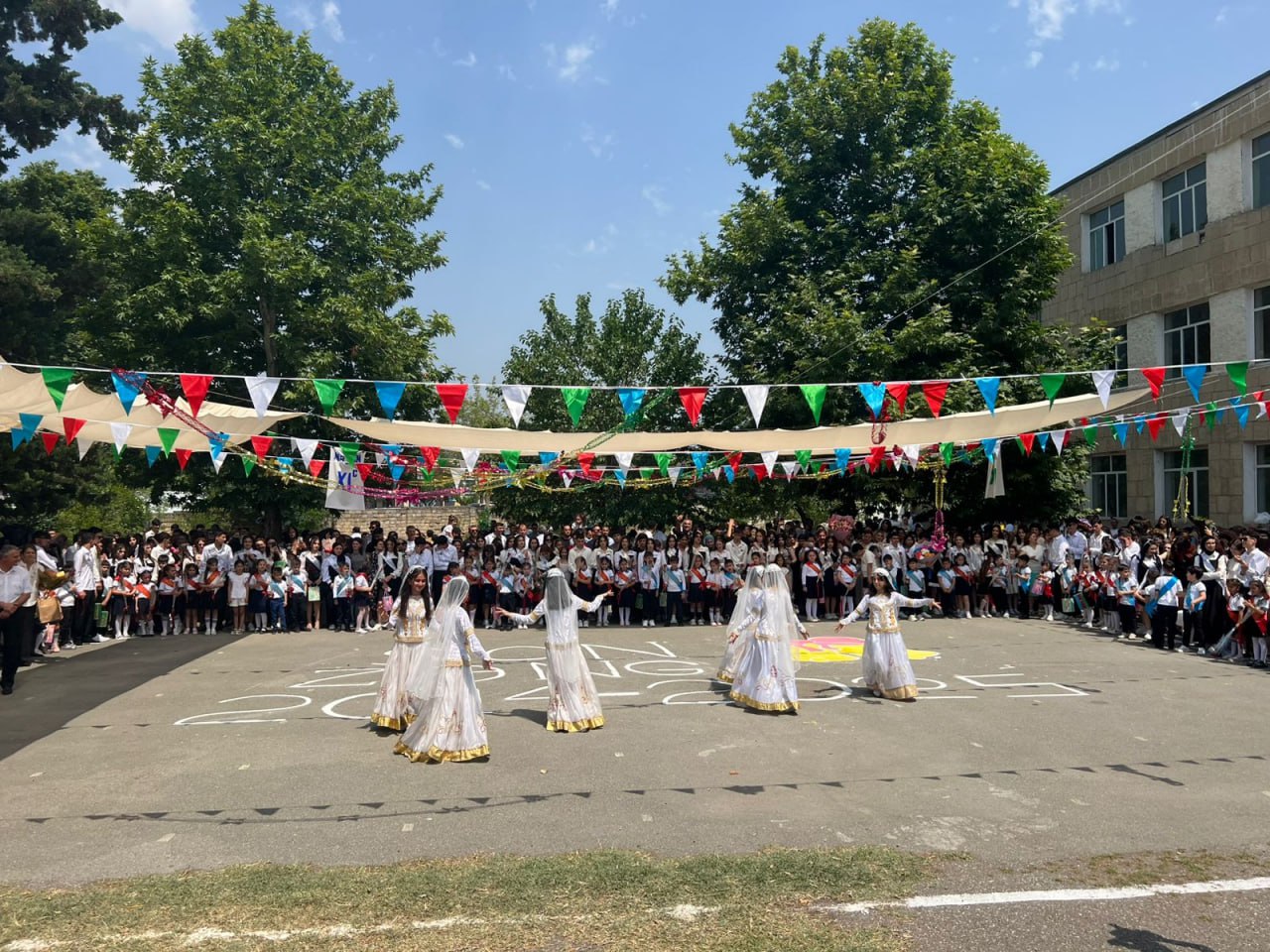 "Konstitusiya və Suverenlik İli" və Son zəng: İkiqat sevinc - FOTO