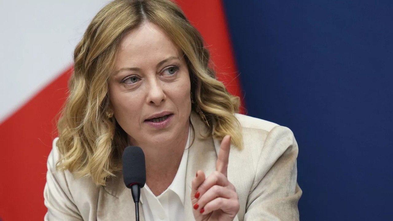 Meloni: "İran xalqı hazırkı rejimi devirməlidir” Meloni: "İran xalqı hazırkı rejimi devirməlidir”