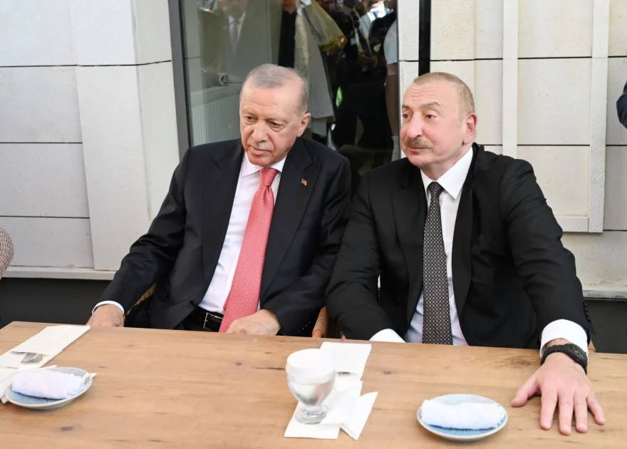Prezidentlər Maraş dondurmasının dadına baxdılar - FOTO/VİDEO Prezidentlər Maraş dondurmasının dadına baxdılar - FOTO/VİDEO