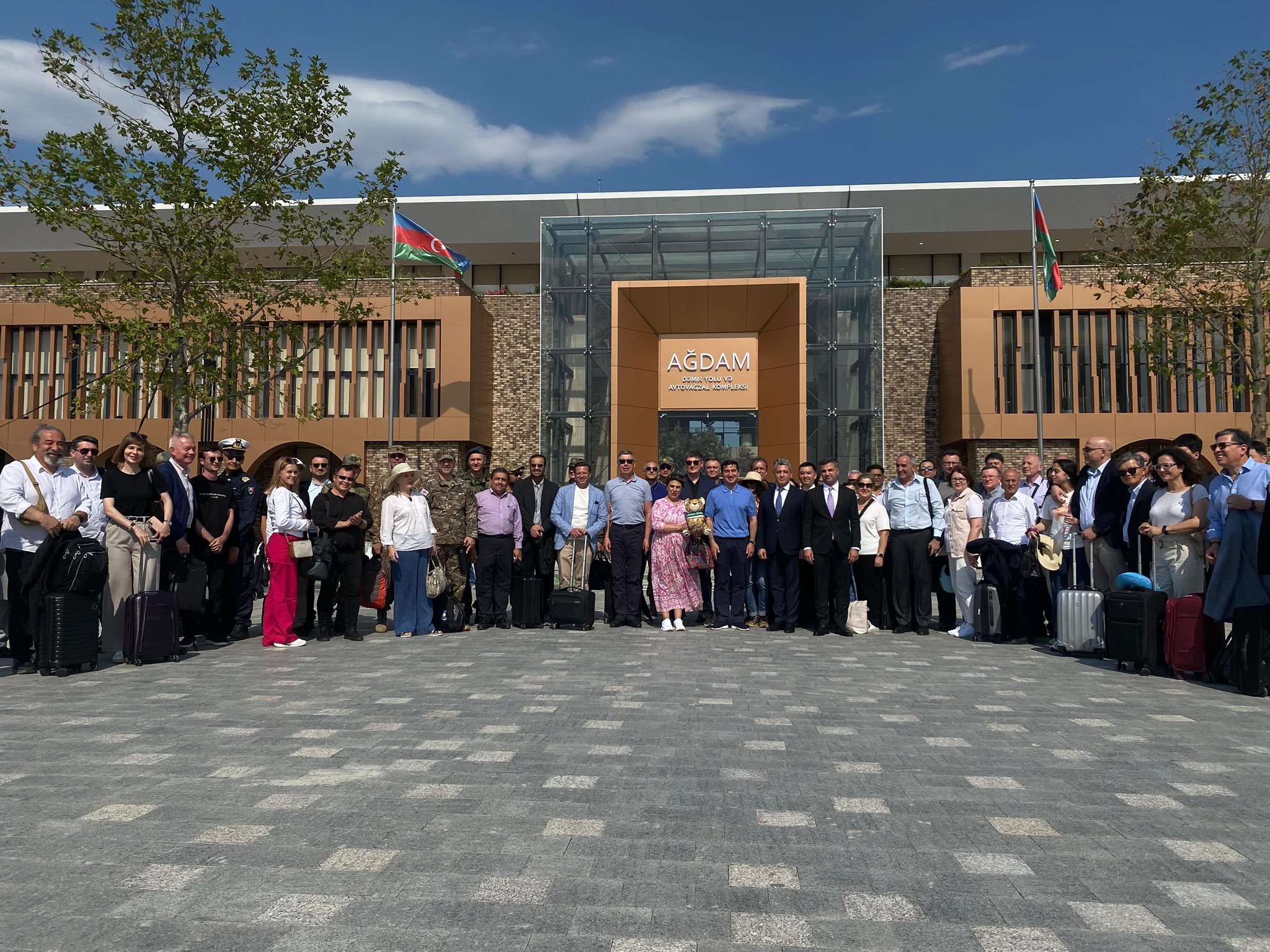 Hikmət Hacıyev diplomatların Qarabağa səfərinin başa çatması ilə bağlı paylaşım etdi - FOTO Hikmət Hacıyev diplomatların Qarabağa səfərinin başa çatması ilə bağlı paylaşım etdi - FOTO