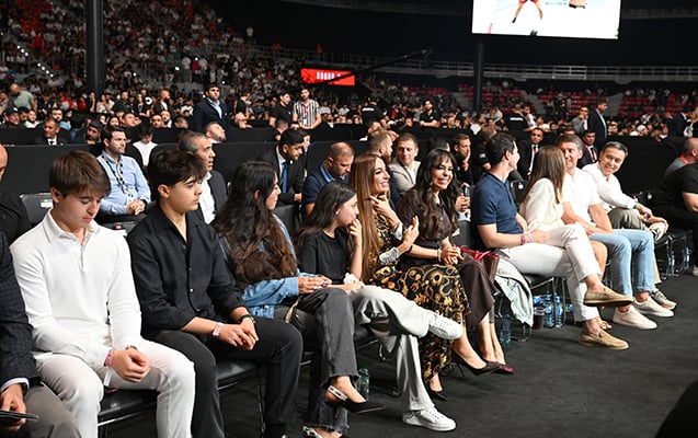 Gecəki döyüşləri onlar da izlədi - FOTO Gecəki döyüşləri onlar da izlədi - FOTO