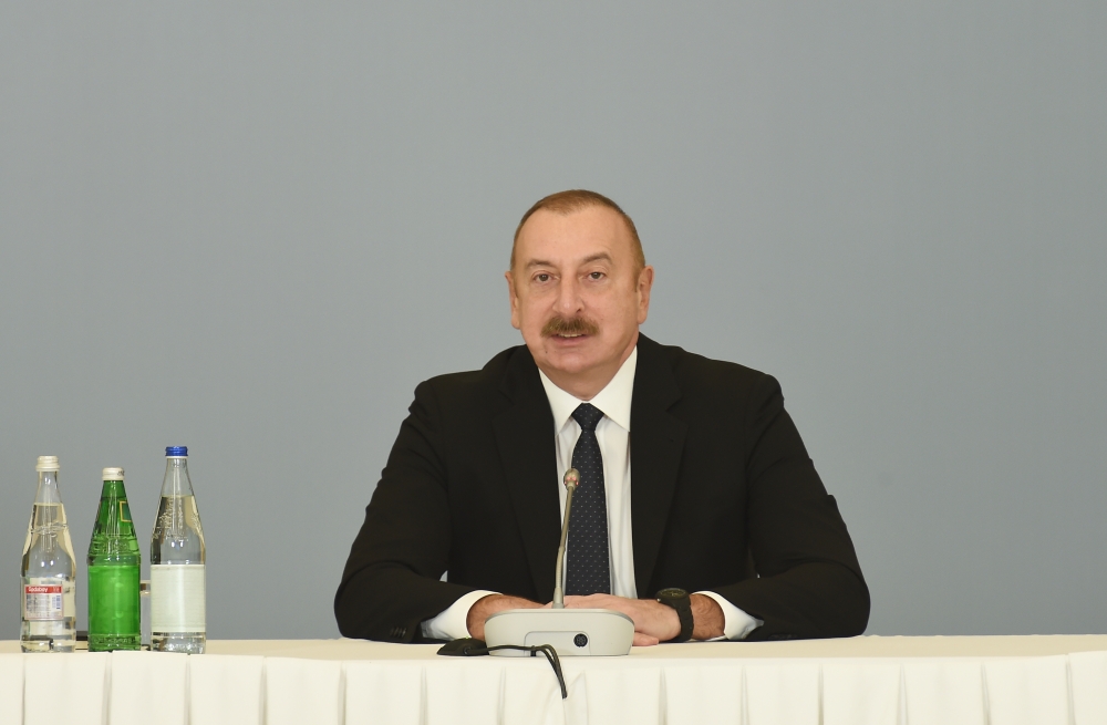 Prezident: "Bir çox ölkələr Azərbaycan qazına görə enerji təhlükəsizliyini təmin edir" Prezident: "Bir çox ölkələr Azərbaycan qazına görə enerji təhlükəsizliyini təmin edir"