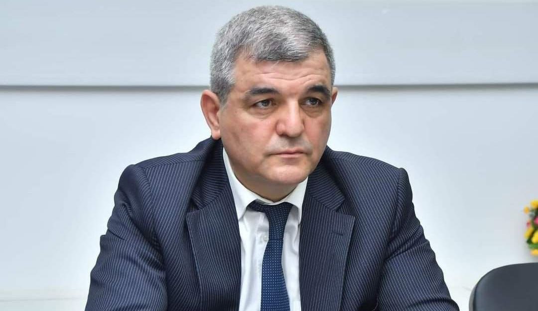 Fazil Mustafadan SƏRT TƏNQİD: “Televiziyalarda xanım müğənnilərin debatı gedir”