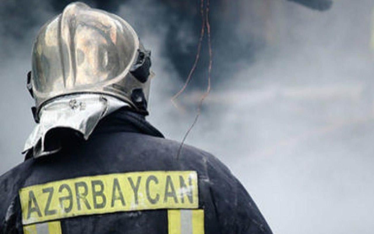 Bakıda yaşayış binasında YANĞIN: 22 nəfər təxliyə edildi – VİDEO Bakıda yaşayış binasında YANĞIN: 22 nəfər təxliyə edildi – VİDEO