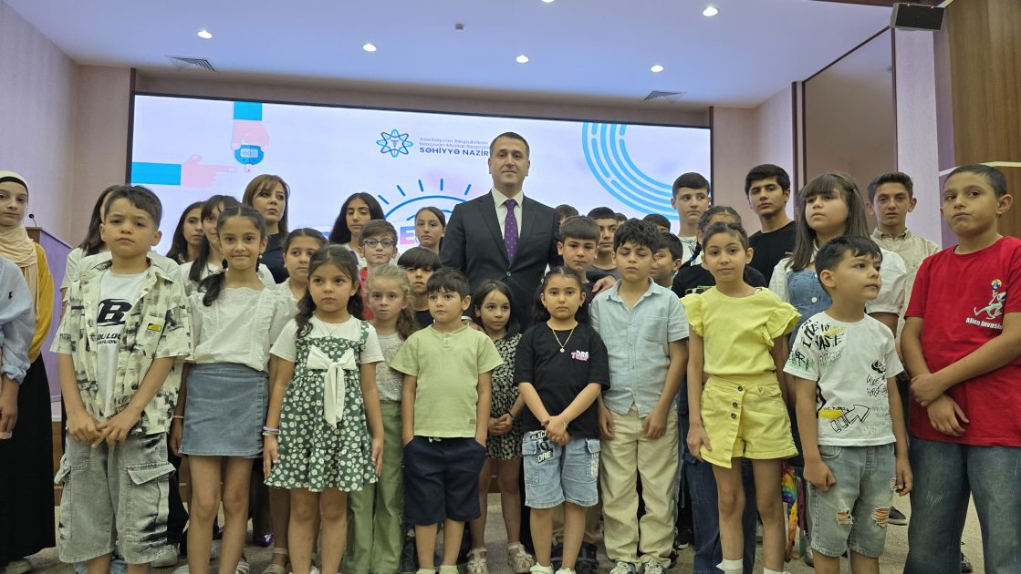 Şəkərli diabetdən əziyyət çəkən uşaqlara pulsuz qlükoz sensor cihazları təqdim olundu - FOTO