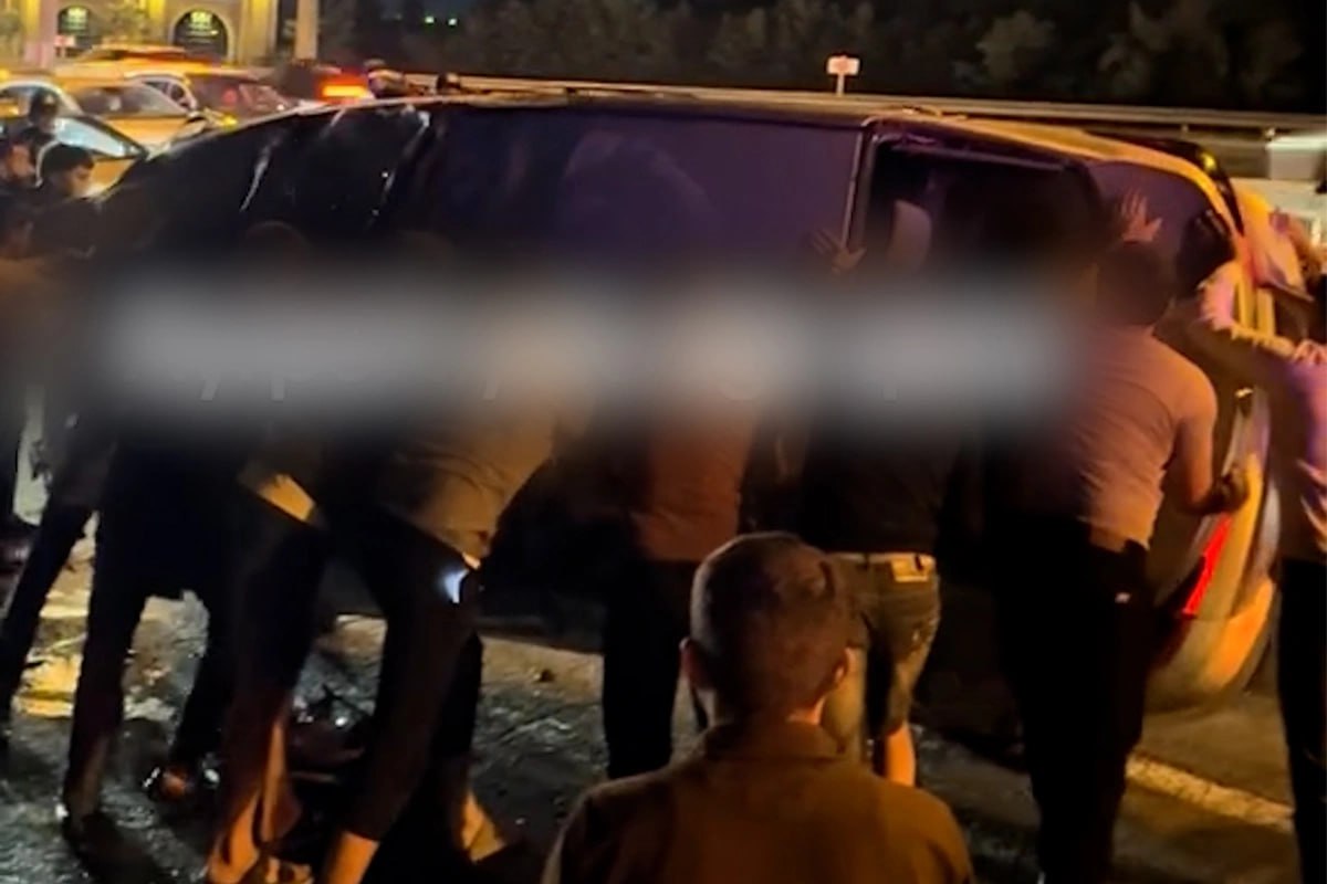 Aeroport yolunda maşın aşdı: ÖLƏN VƏ YARALANANLAR VAR - VİDEO Aeroport yolunda maşın aşdı: ÖLƏN VƏ YARALANANLAR VAR - VİDEO