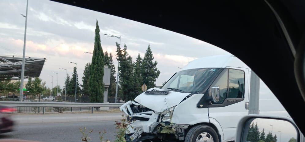 Yevlaxda ağır qəza: Yük avtomobili beton dirəyə çırpıldı - FOTO Yevlaxda ağır qəza: Yük avtomobili beton dirəyə çırpıldı - FOTO