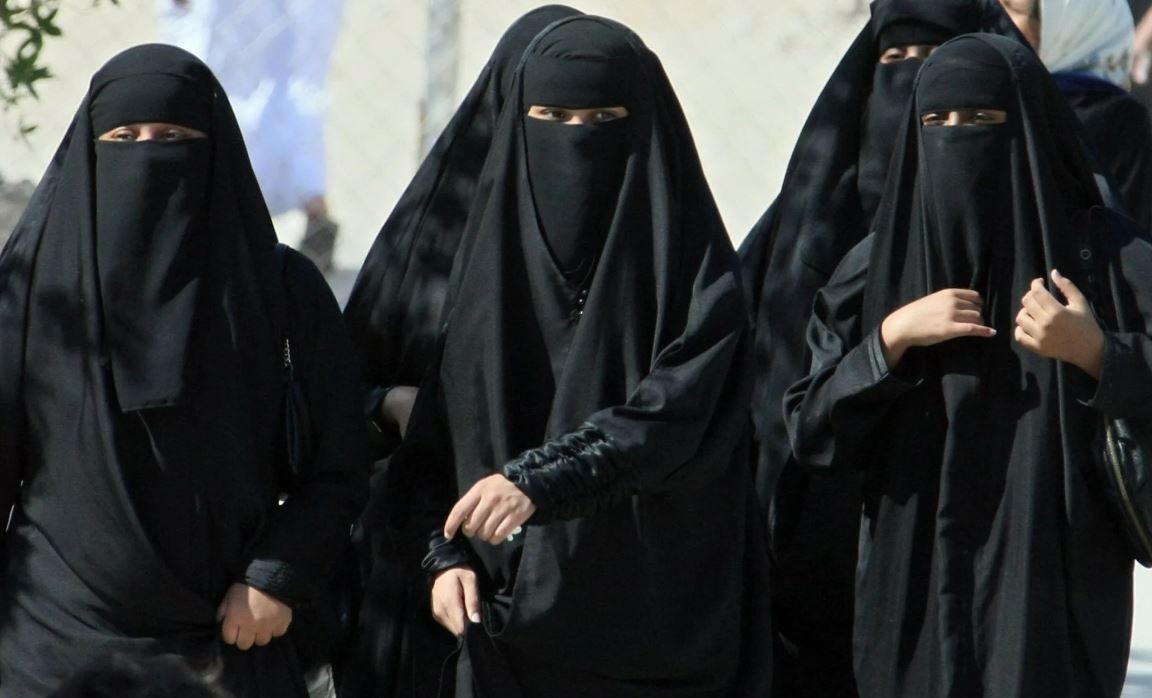Qazaxıstanda ictimai yerlərdə niqab taxmaq QADAĞAN EDİLDİ