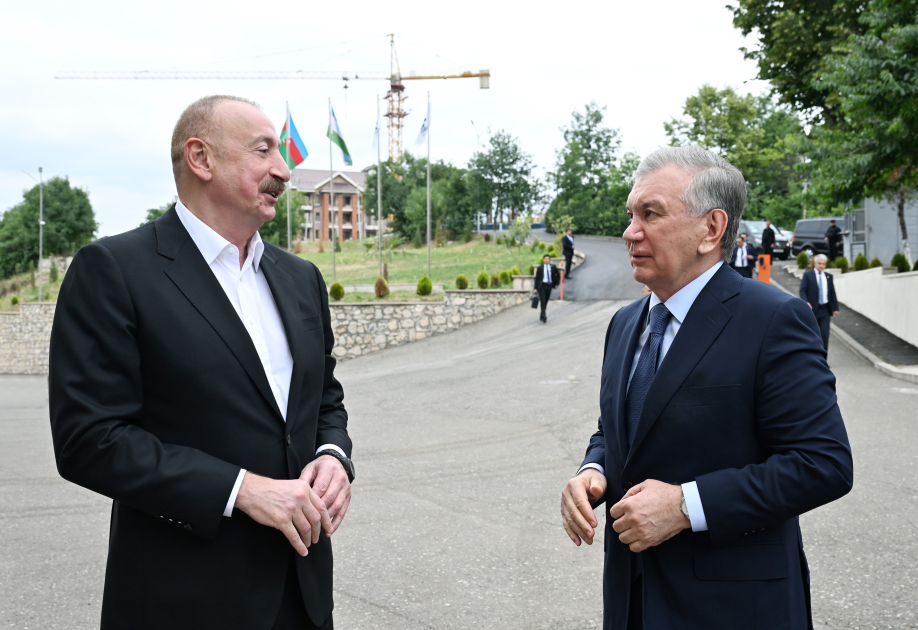 İlham Əliyev və Şavkat Mirziyoyev Xankəndidəki “Businesstex JV” tikiş fabrikində - FOTO/VİDEO