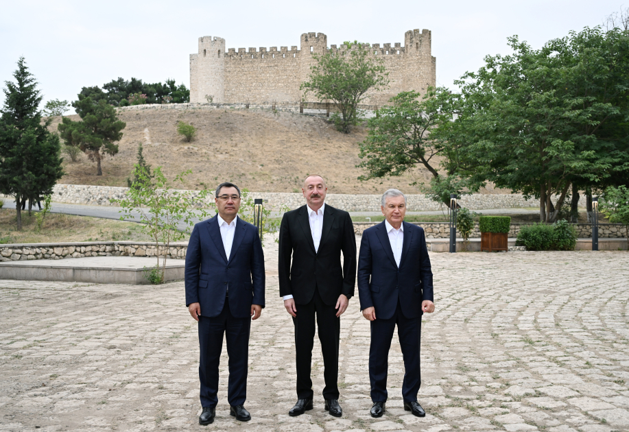 Azərbaycan, Özbəkistan və Qırğızıstan prezidentləri Ağdamda Şahbulaq QALASINDA - FOTO Azərbaycan, Özbəkistan və Qırğızıstan prezidentləri Ağdamda Şahbulaq QALASINDA - FOTO