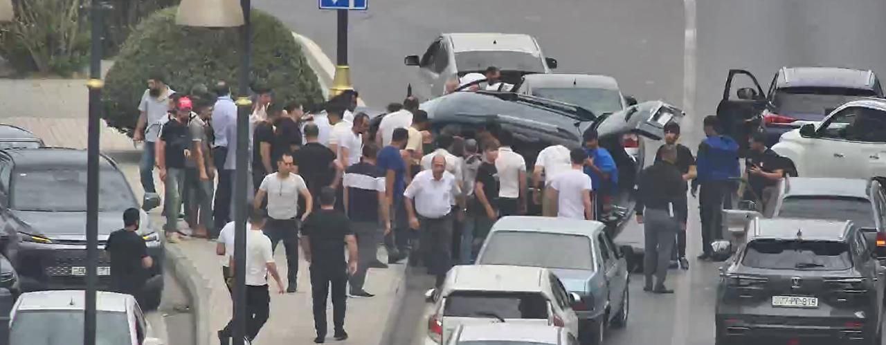 Tbilisi prospektində ağır QƏZA – FOTO Tbilisi prospektində ağır QƏZA – FOTO