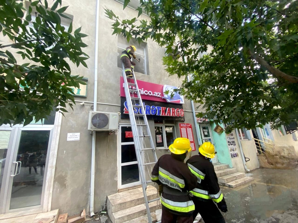 Şərurda ərzaq mağazası YANDI - FOTO Şərurda ərzaq mağazası YANDI - FOTO