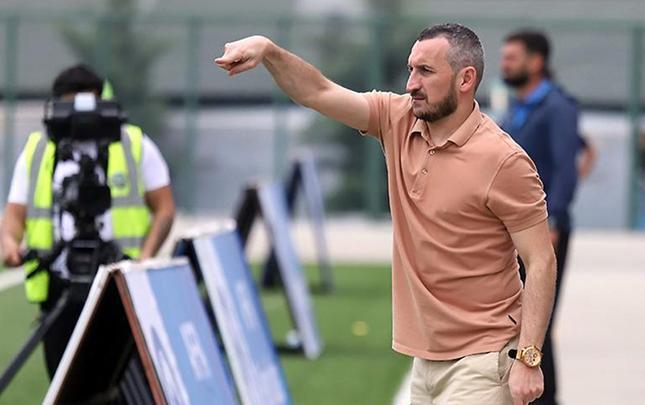 Baş məşqçinin İnstaqramda futbolçu axtarışı gündəm oldu - FOTO Baş məşqçinin İnstaqramda futbolçu axtarışı gündəm oldu - FOTO