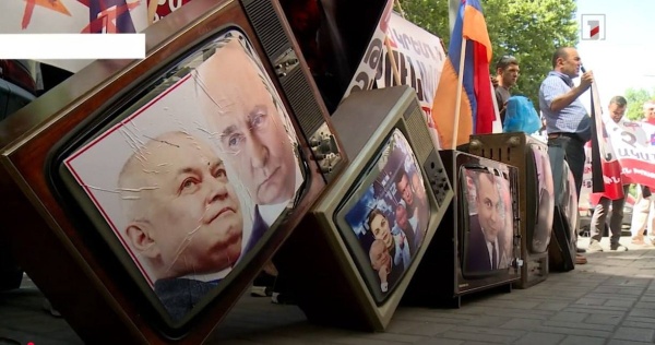Ermənistanda AKSİYA: Rusiya telekanallarının və Sputnik-in bağlanması tələb olunur