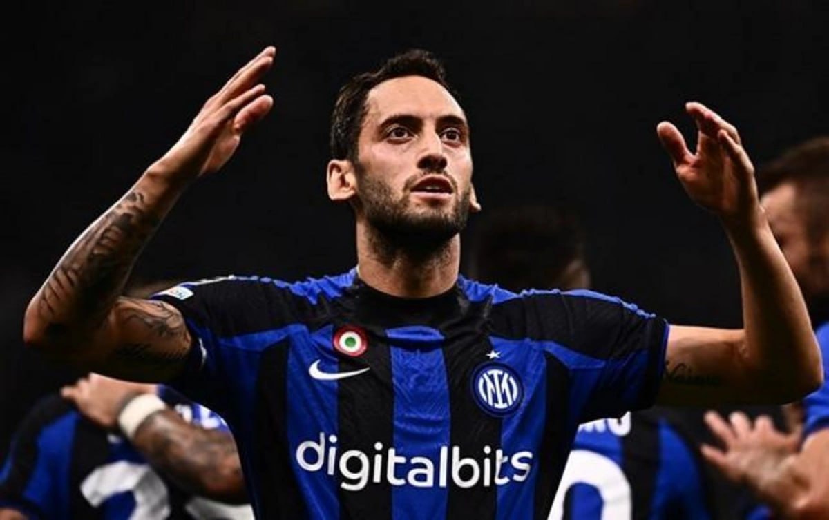 Hakan Çalhanoğlunun "Qalatasaray"a keçidi baş tutmadı
