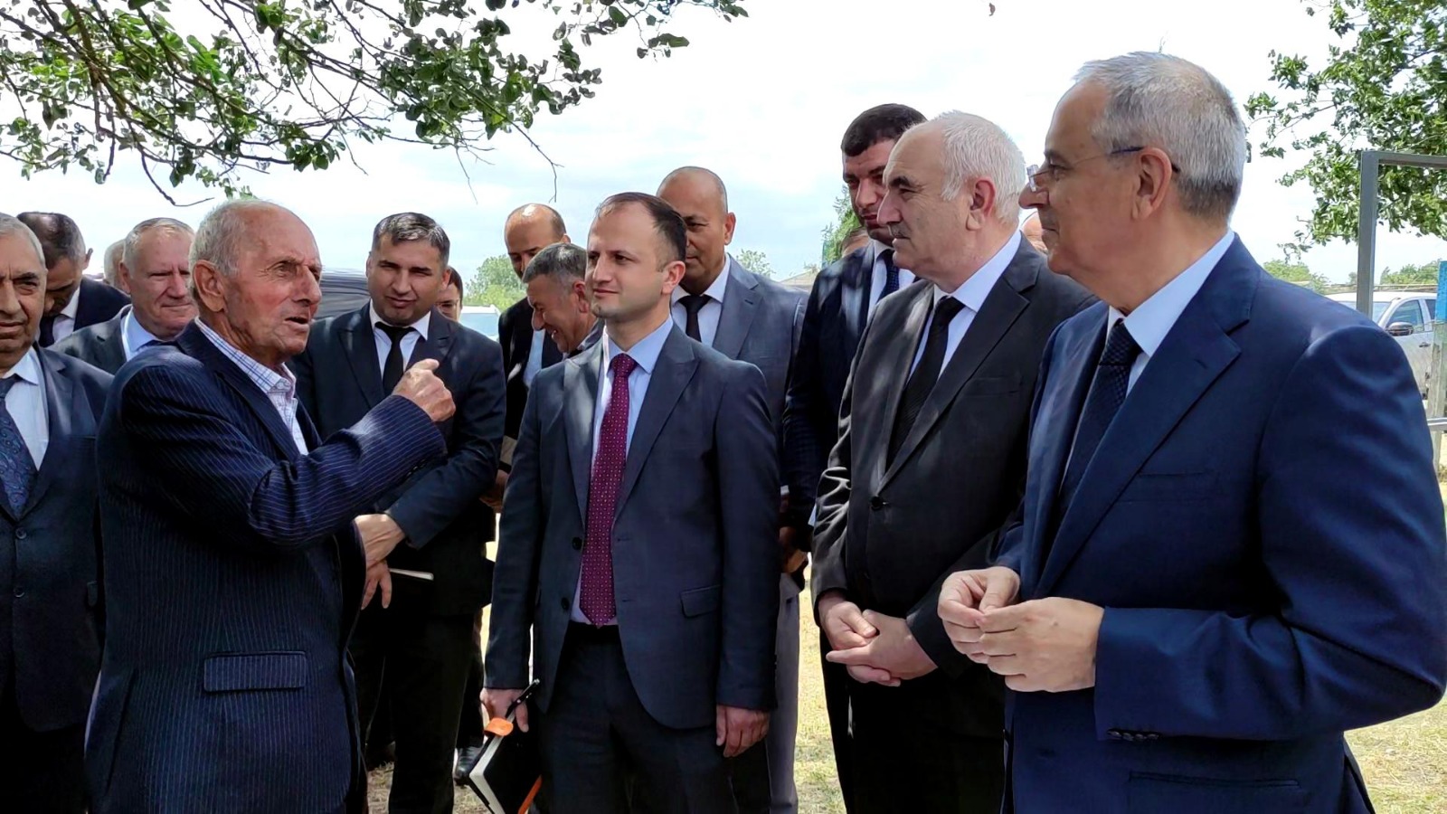 Qusarın Minəxür kəndinin problemləri dinlənildi - FOTO