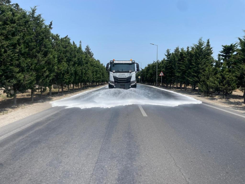 Bakının 549 küçəsi yuyuldu - FOTO Bakının 549 küçəsi yuyuldu - FOTO