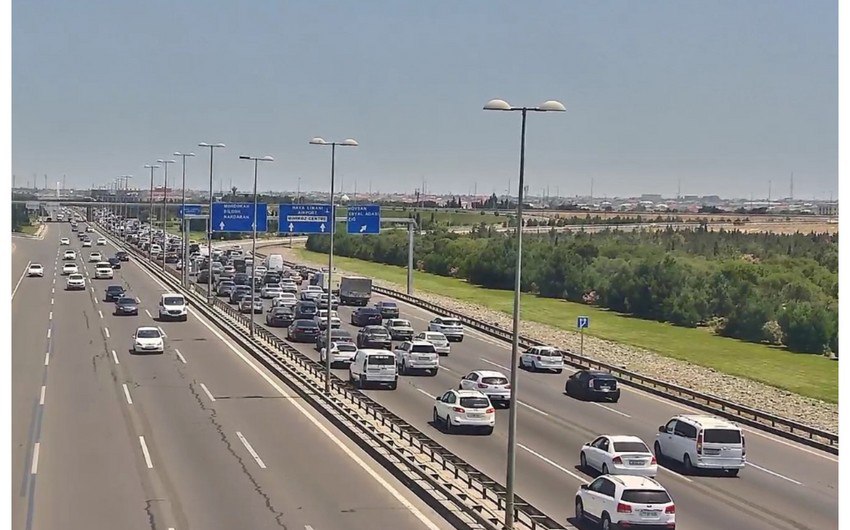 Bakıda qəza: Yolda tıxac yarandı Bakıda qəza: Yolda tıxac yarandı