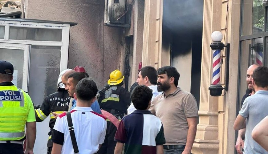 Bakıda çoxmərtəbəli binada yanğın – FOTO Bakıda çoxmərtəbəli binada yanğın – FOTO