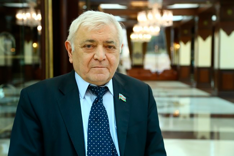 Aqil Abbas ailəsi ilə birlikdə Ağdama köçəcək Aqil Abbas ailəsi ilə birlikdə Ağdama köçəcək