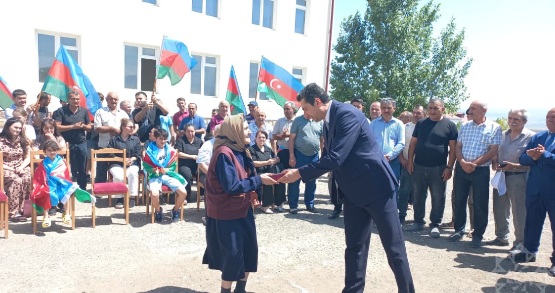 Xocalının Təzəbinə kəndində 28 ailəyə evlərinin açarları təqdim olundu – FOTO